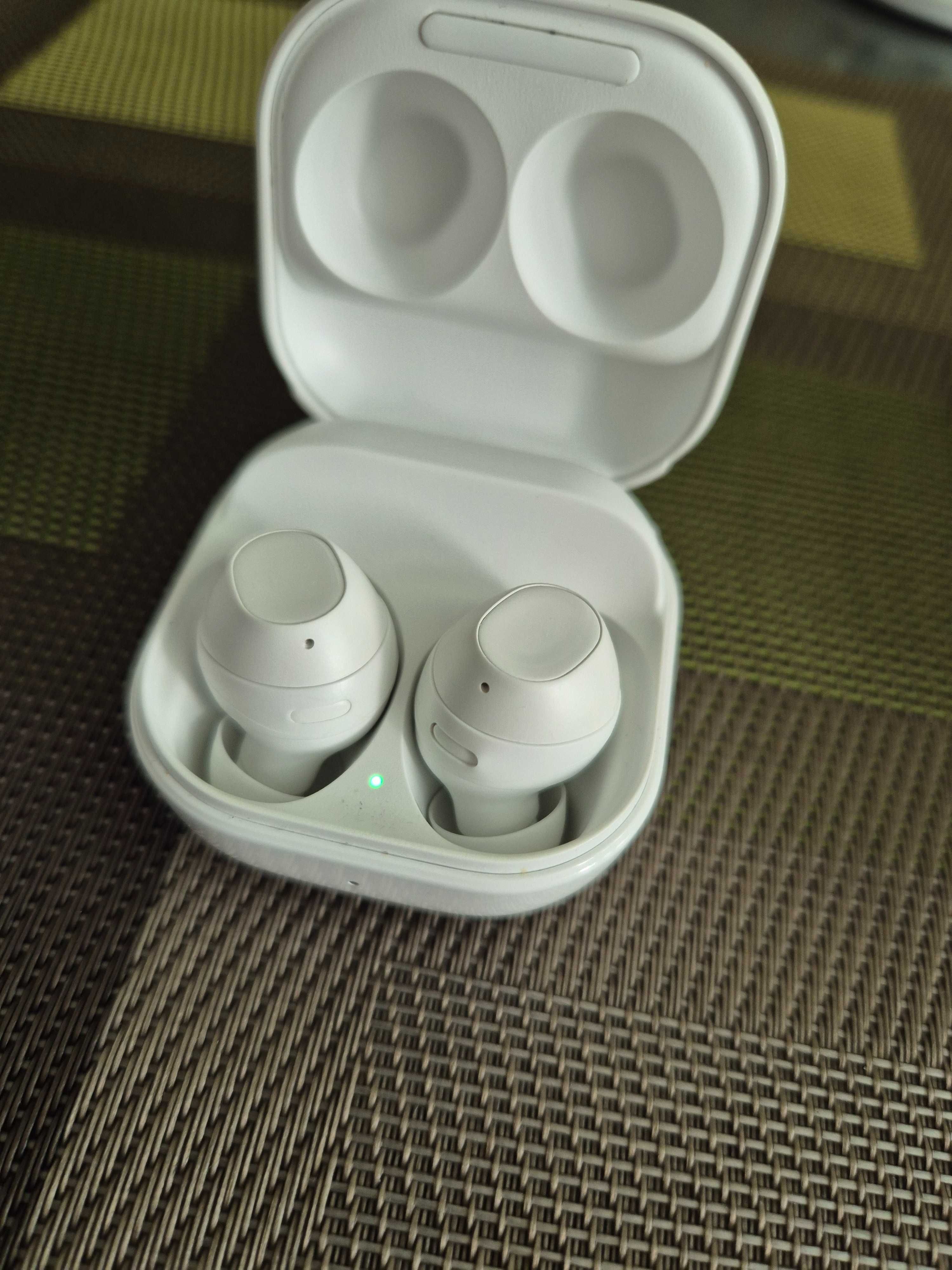 Бездротові навушники Samsung Galaxy Buds FE