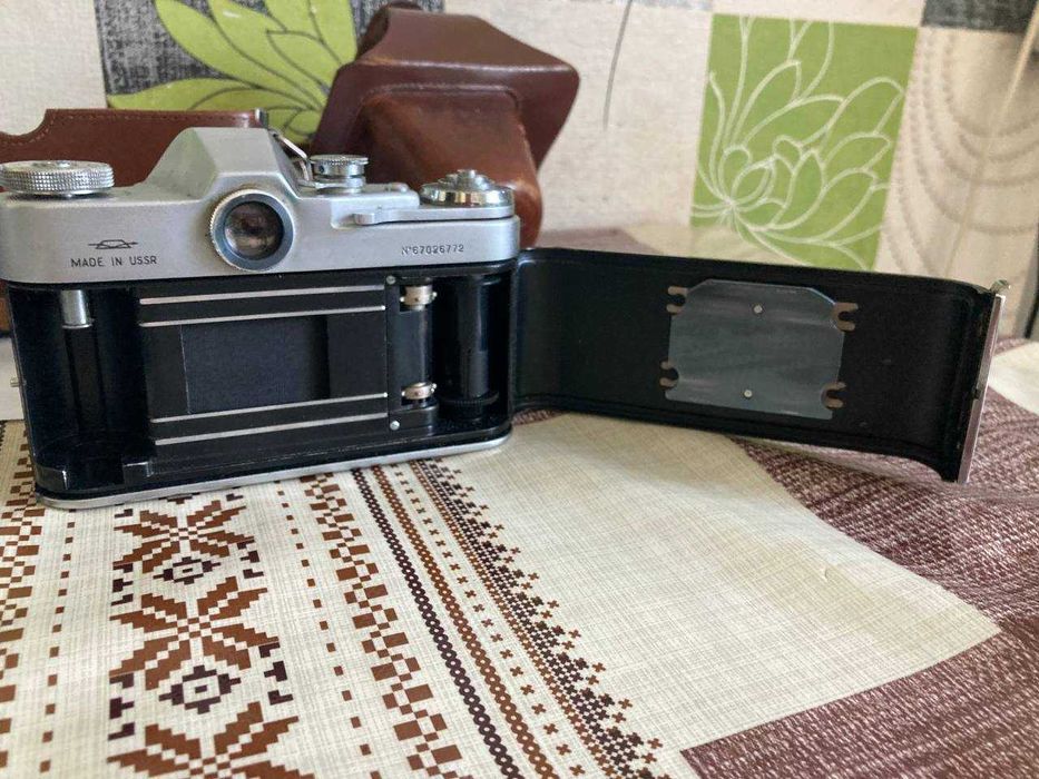 Продам фотоапарат Zenit 3M с объективом Helios 44