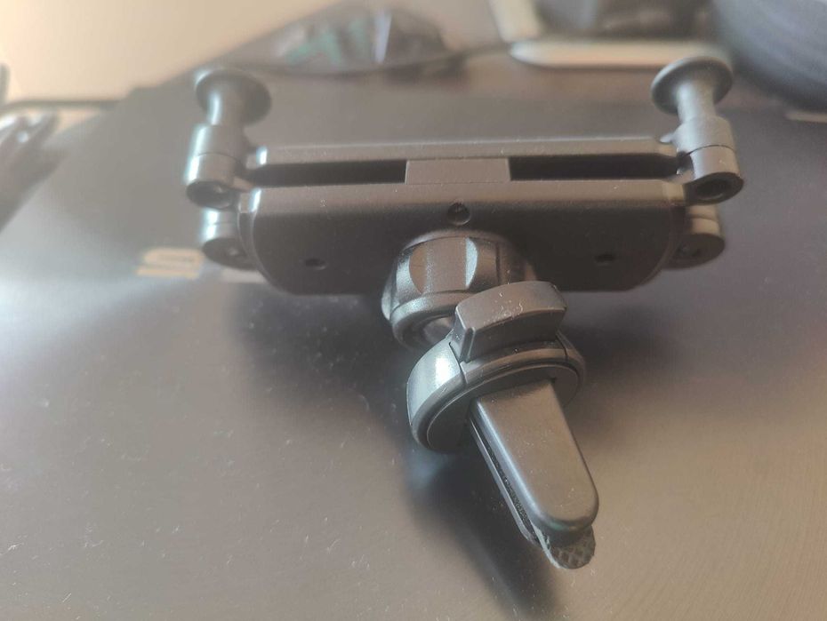 Suporte ajustável para telemóvel no carro