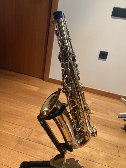 Saxofone Alto para estudo com boquilha selmer.