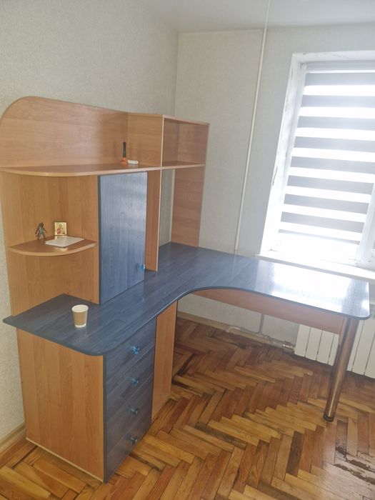 Стол  письменный.