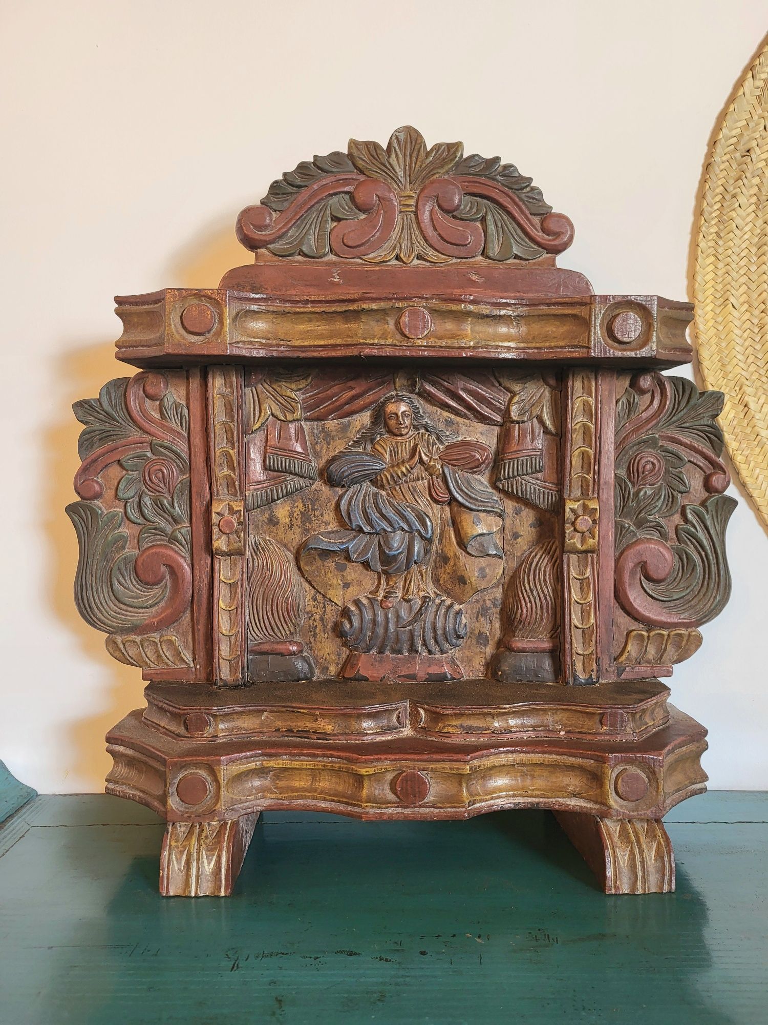Altar, talha, expositor, tapetes, tecidos, loja, ferro, rustico