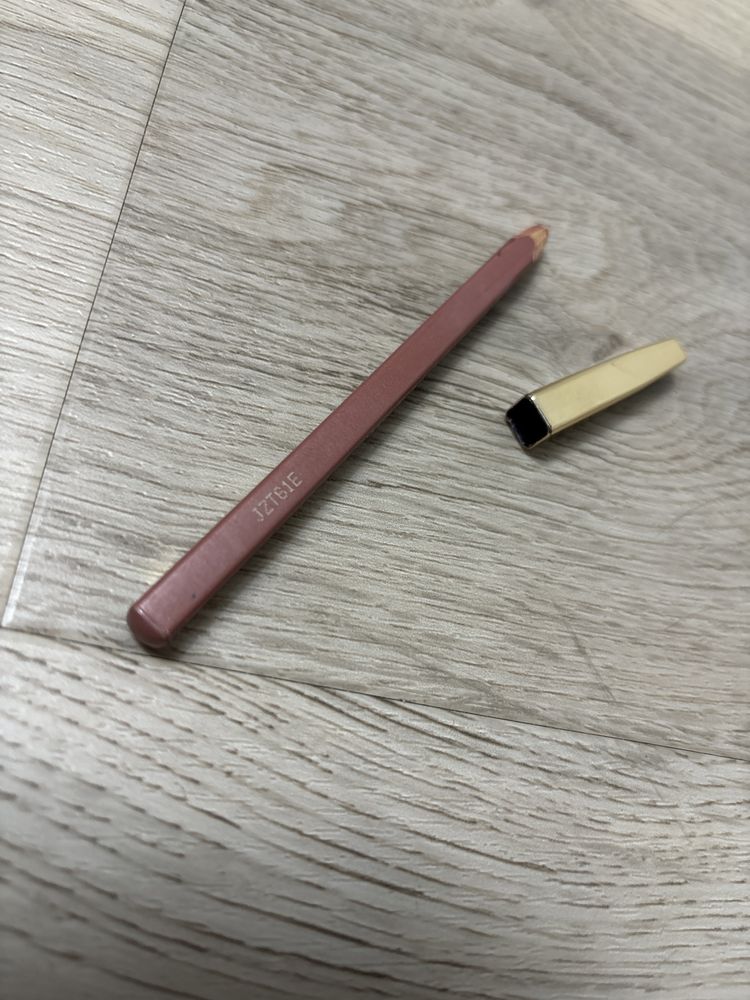Konturówka do ust Loreal