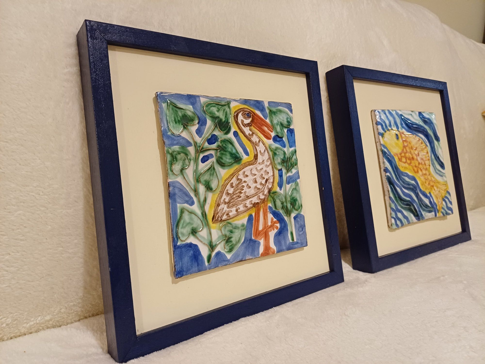 2 quadros de arte/pintura em azulejo (garça e peixe)