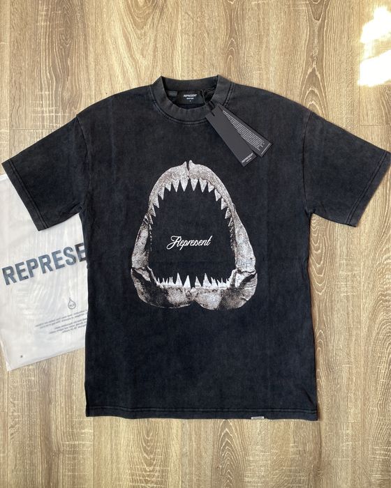 Футболка Represent Shark