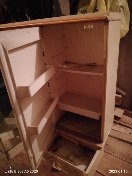 Шкафчик навесной у ванную .