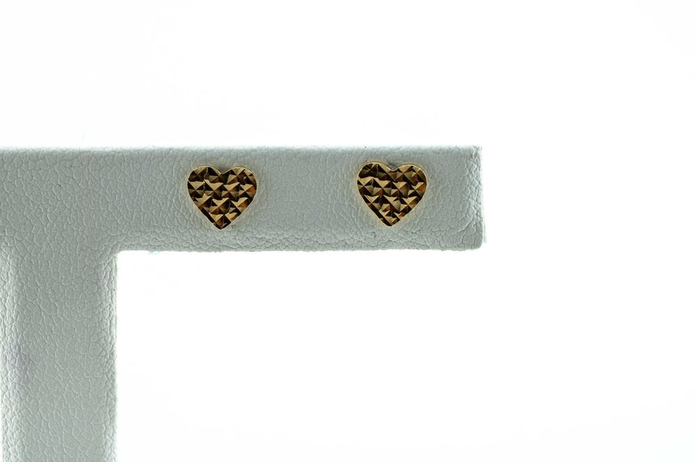 ZB557 świetne lekkie złote kolczyki serca z tłoczonym wzorem 8k sztyft