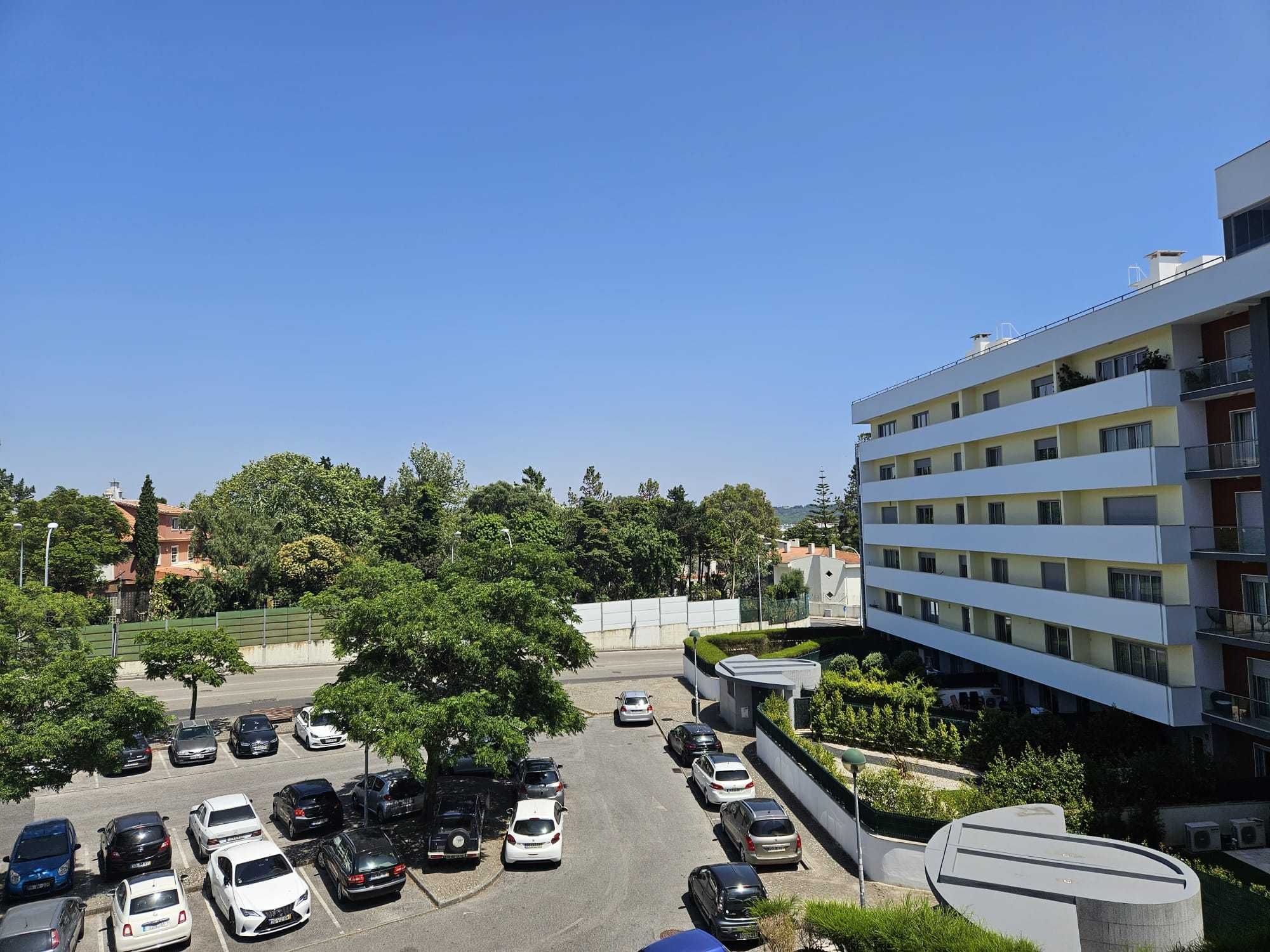 Apartamento T2 com 115m² junto à Quinta do Cerrado em Carnaxide