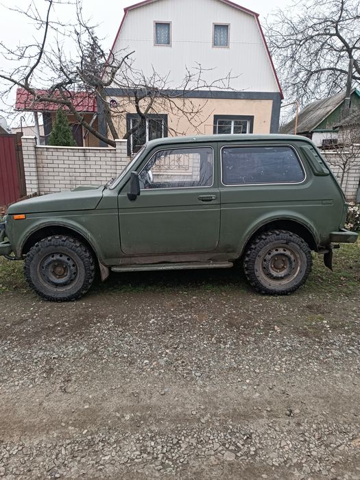 Нива Ваз 21214       .