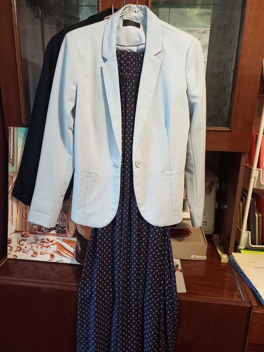 Продам красивий блакитний жіночий піджак, ніжна дуже приємна тканина!