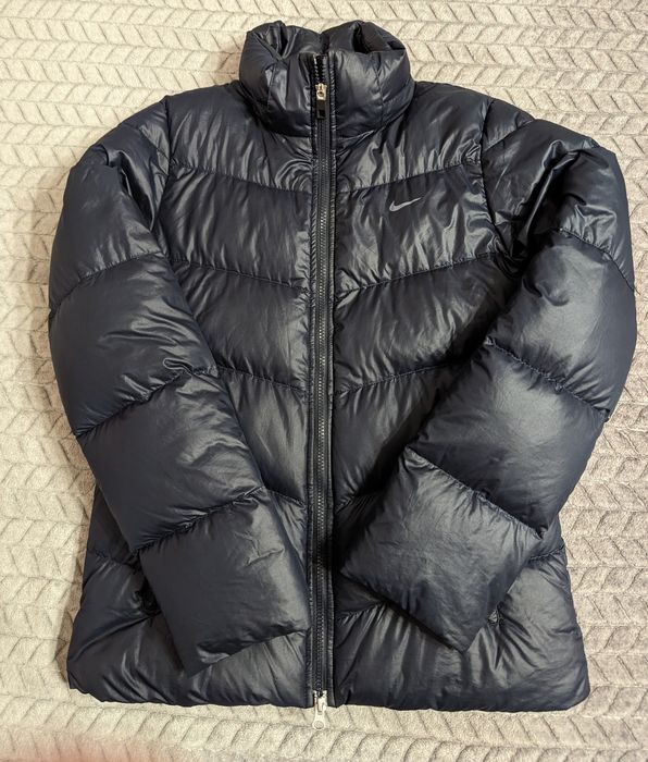 Пуховик "Nike" чорного кольору з темно синім  відливом для хлопчика