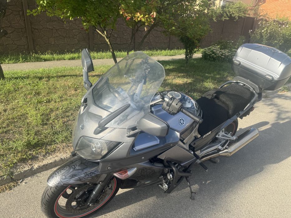 YAMAHA  FJR 1300..