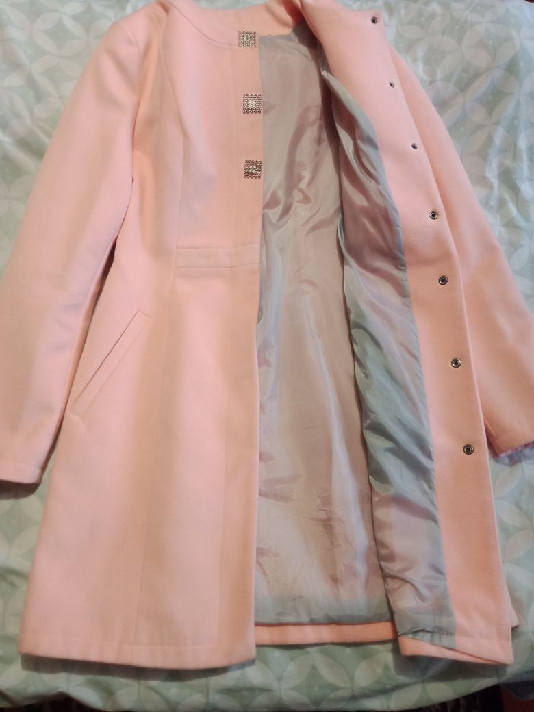 Продам пальто ніжно-рожевого кольору