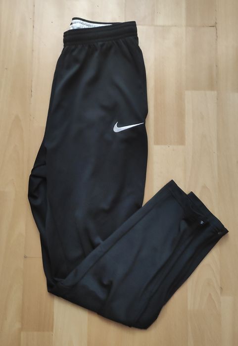 Czarne spodnie dresowe Nike