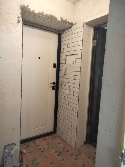 Укладання плитки .