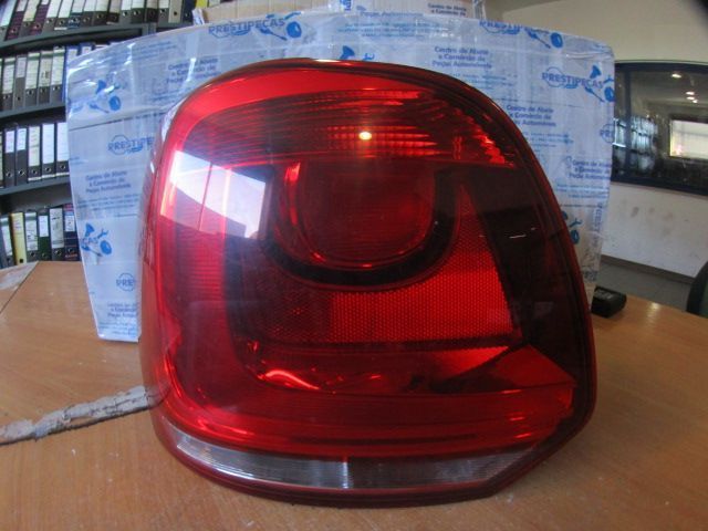 Farol Tras 6R0945095N 6R0945111B 6R0945095P VW POLO 6R FASE 1 2014 1.6TDI 90CV 5P VERMELHO TE ORIGINAL