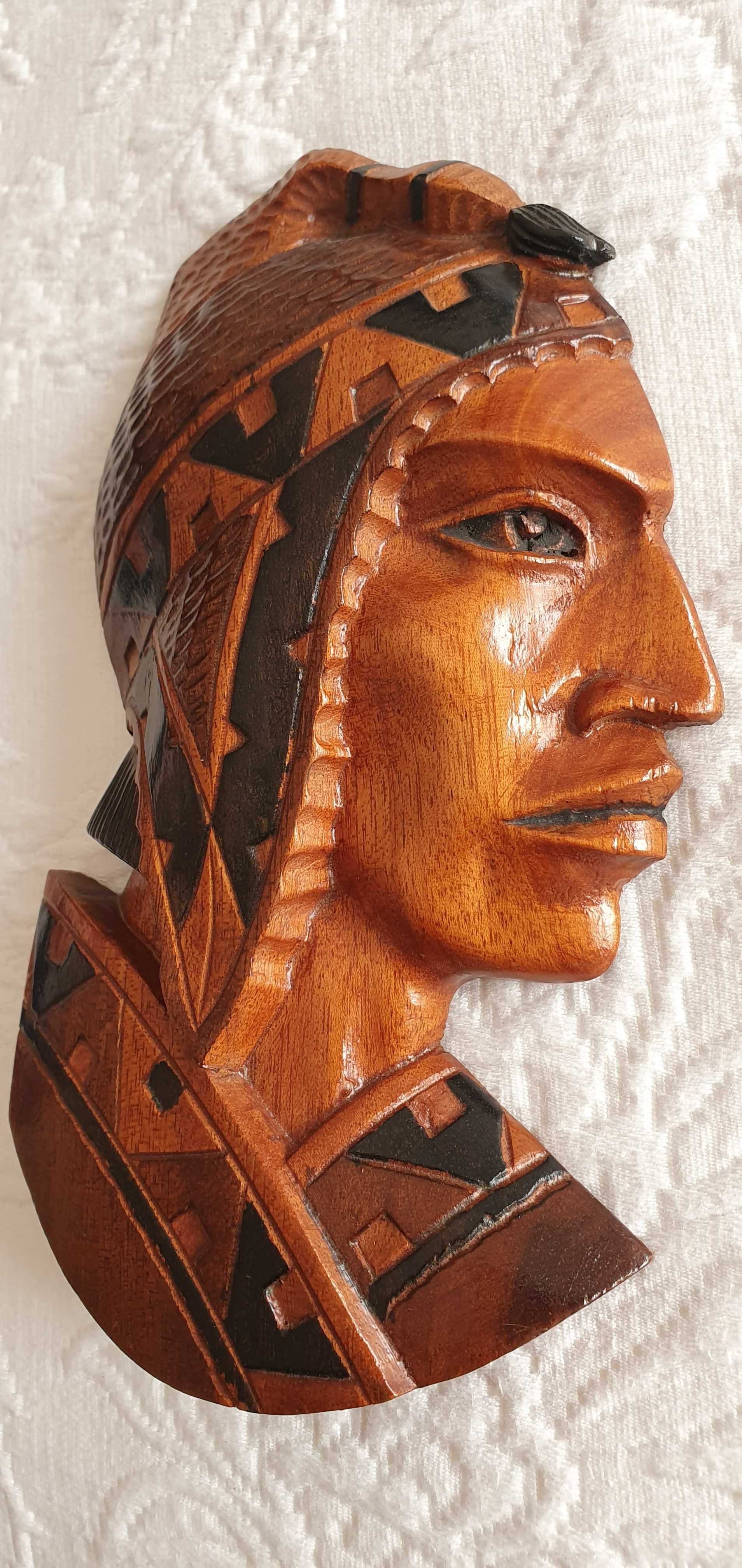 Escultura em madeira nobre