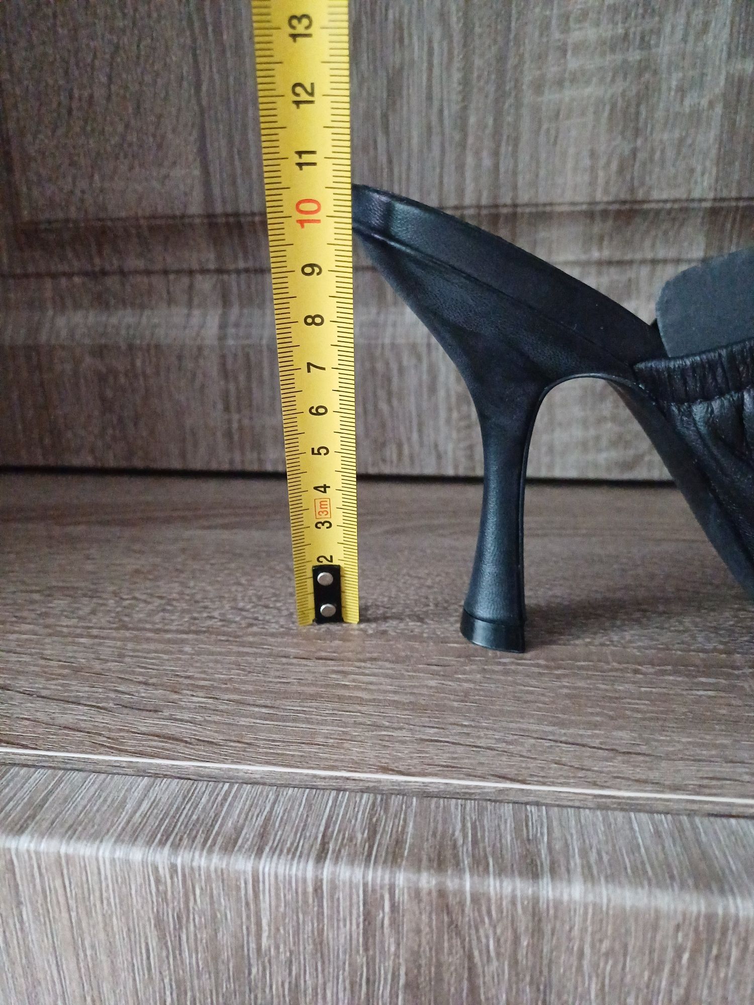 Продаю босоножки шлепанцы Манго, новые, кожа, разм.36