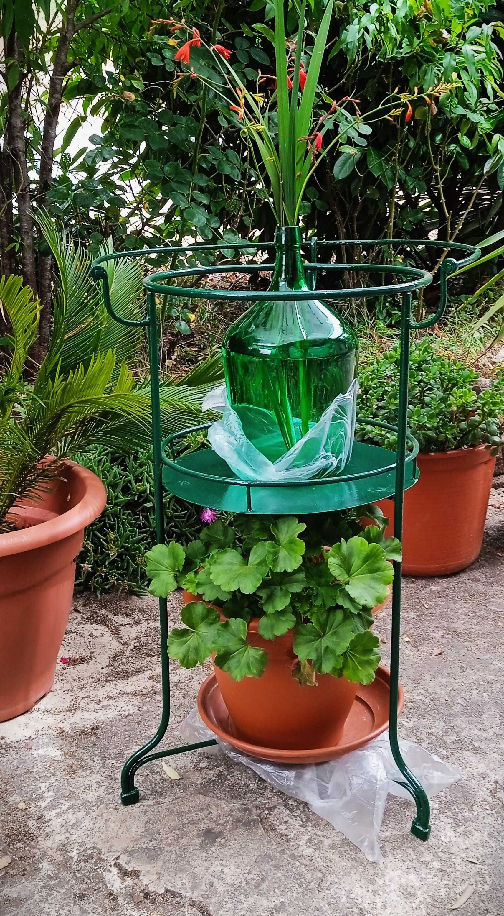 Suportes para vasos ou outros
