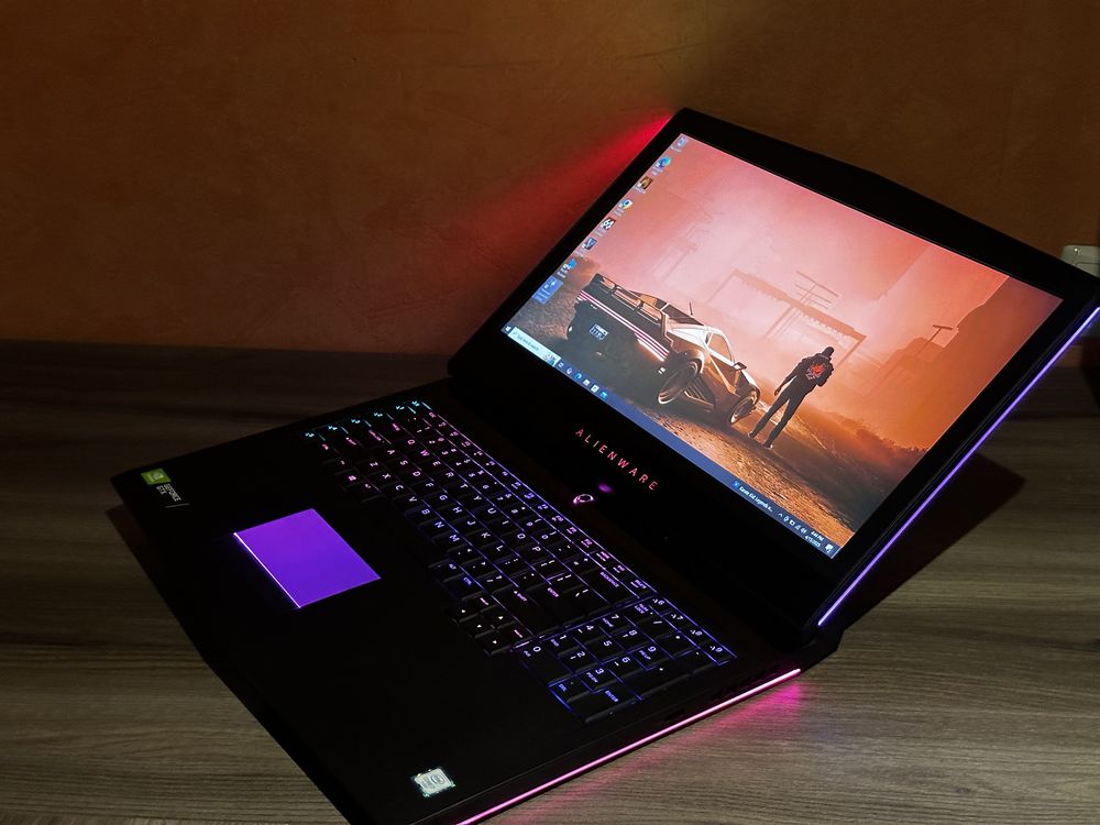 Большой 17.3 Игровой Ноутбук Alienware(Core i7/GTX1070/512/16D4/120hz)