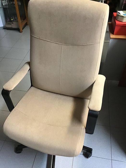 Cadeira de escritório praticamente nova