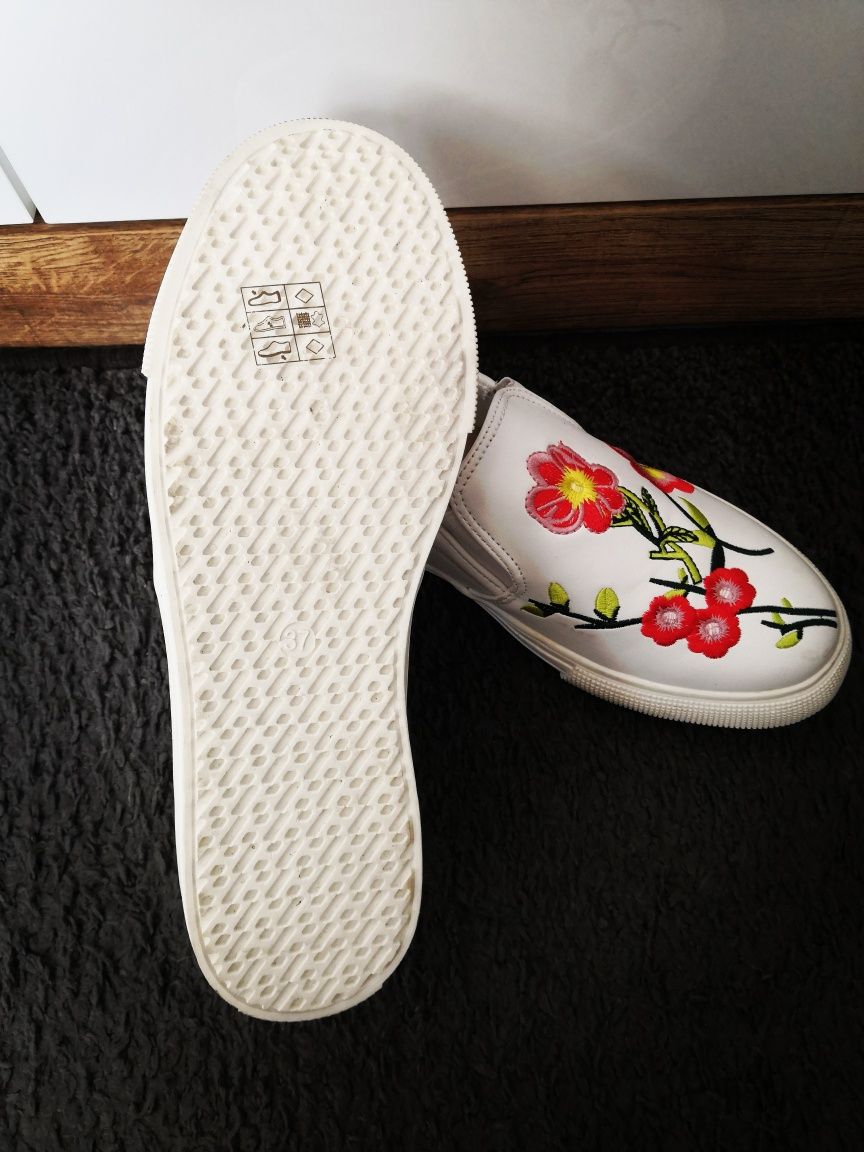 Nowe białe trampki buty slip on wyszyty kwiatowy wzór kwiaty 37.
