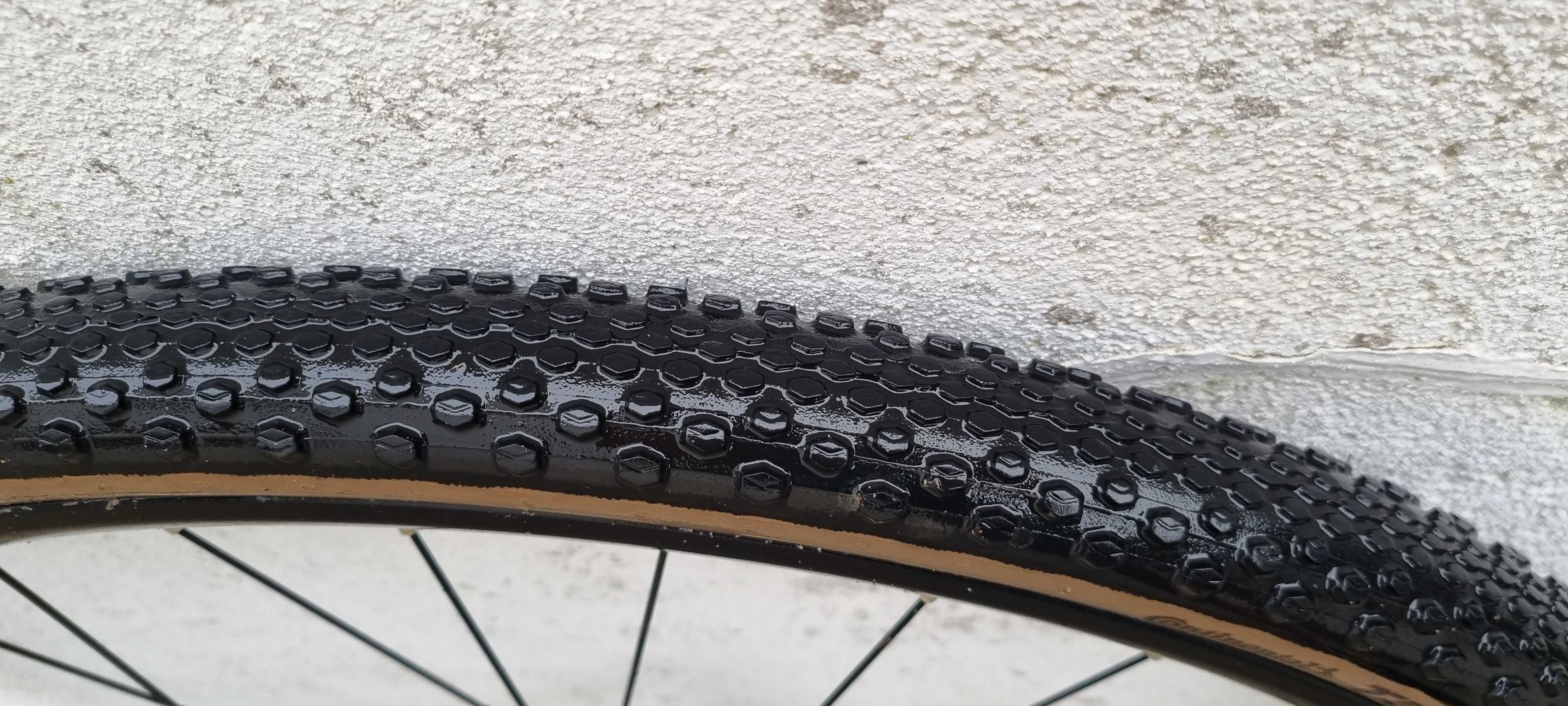 Rodas estrada/gravel com pneus