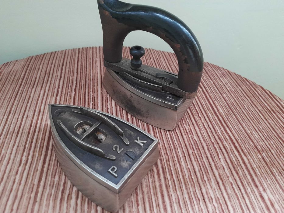 Stare żelazko, ze zdejmowaną rączką.