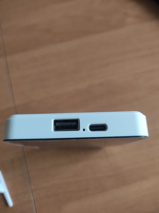 Годинник електронний настільний.