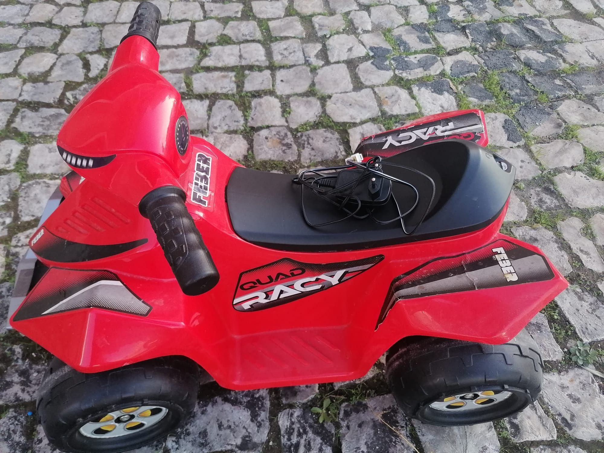 Moto 4 Elétrica Quad Racy Feber 6V 18M+