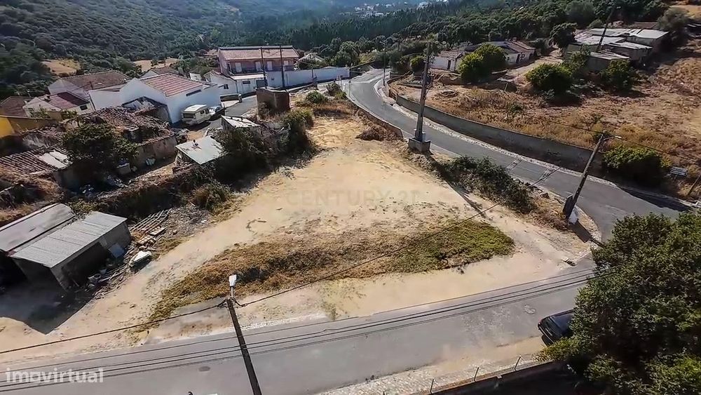Terreno urbano com 1260m2 em Fanhões