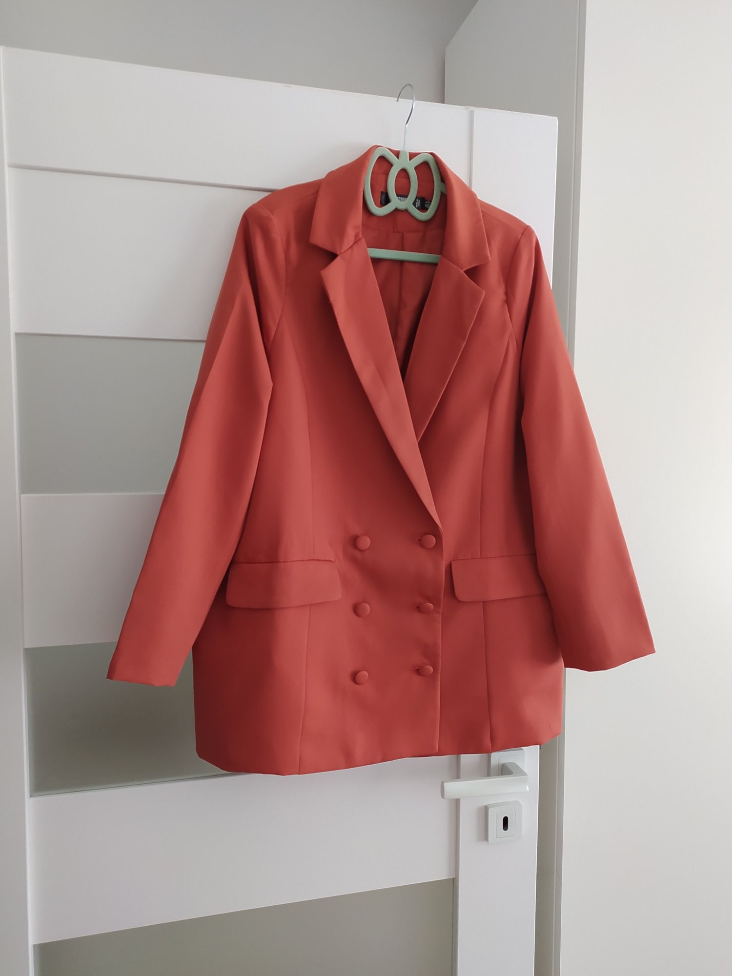Żakiet marynarka oversize koralowy koral na jesień Missguided rozmiar