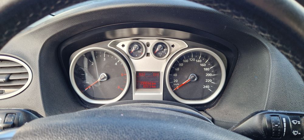 Focus Carrinha 1.6 TDCi – Pack Titanium (2010)  – Parede

Ven