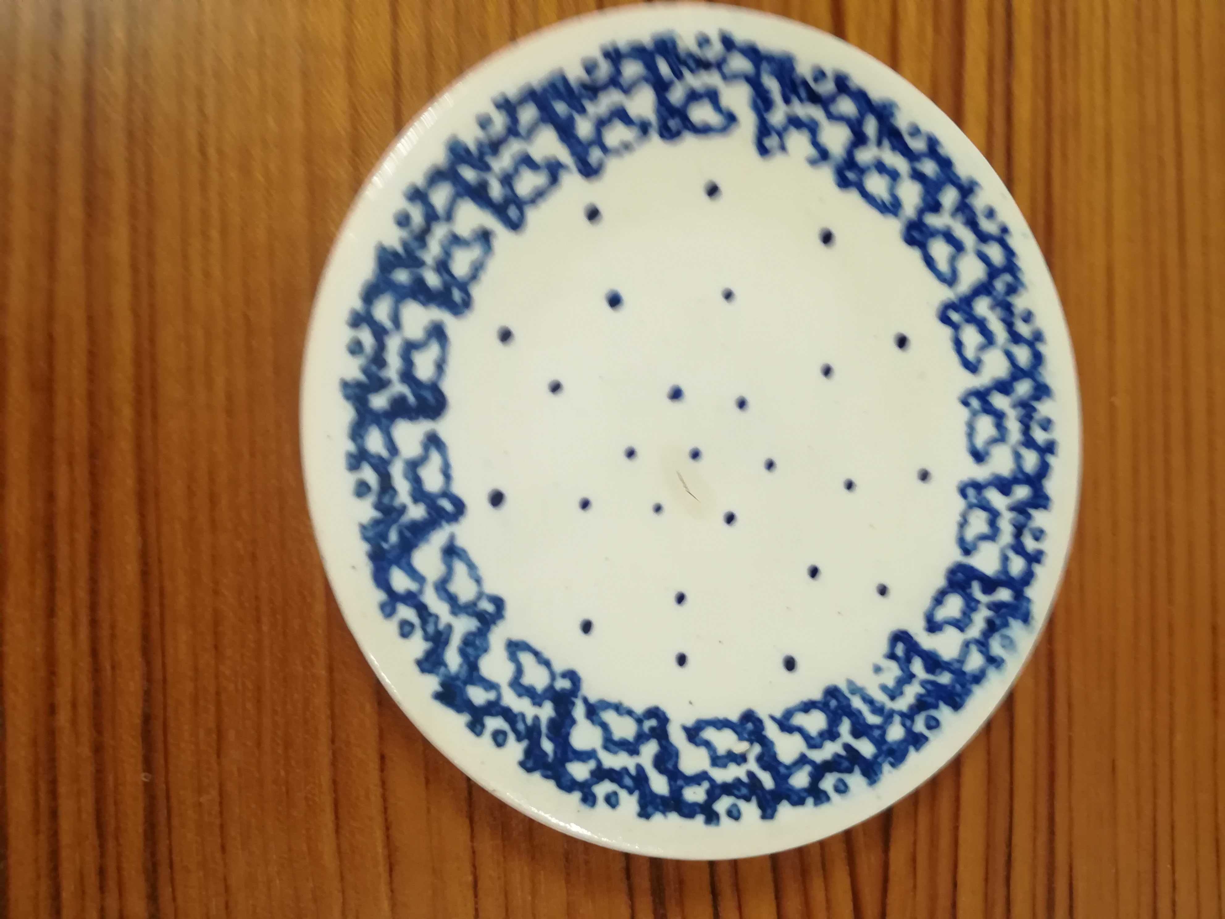 Mały talerz ceramiczny biało-niebieski PRL