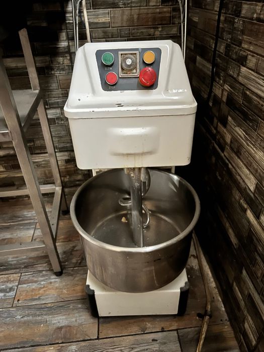 Тестомес промышленный спиральный б/у