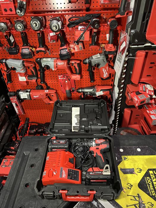 Безщітковий дриль шурупокрут з ударом Milwaukee M18 CBLPD Комплект