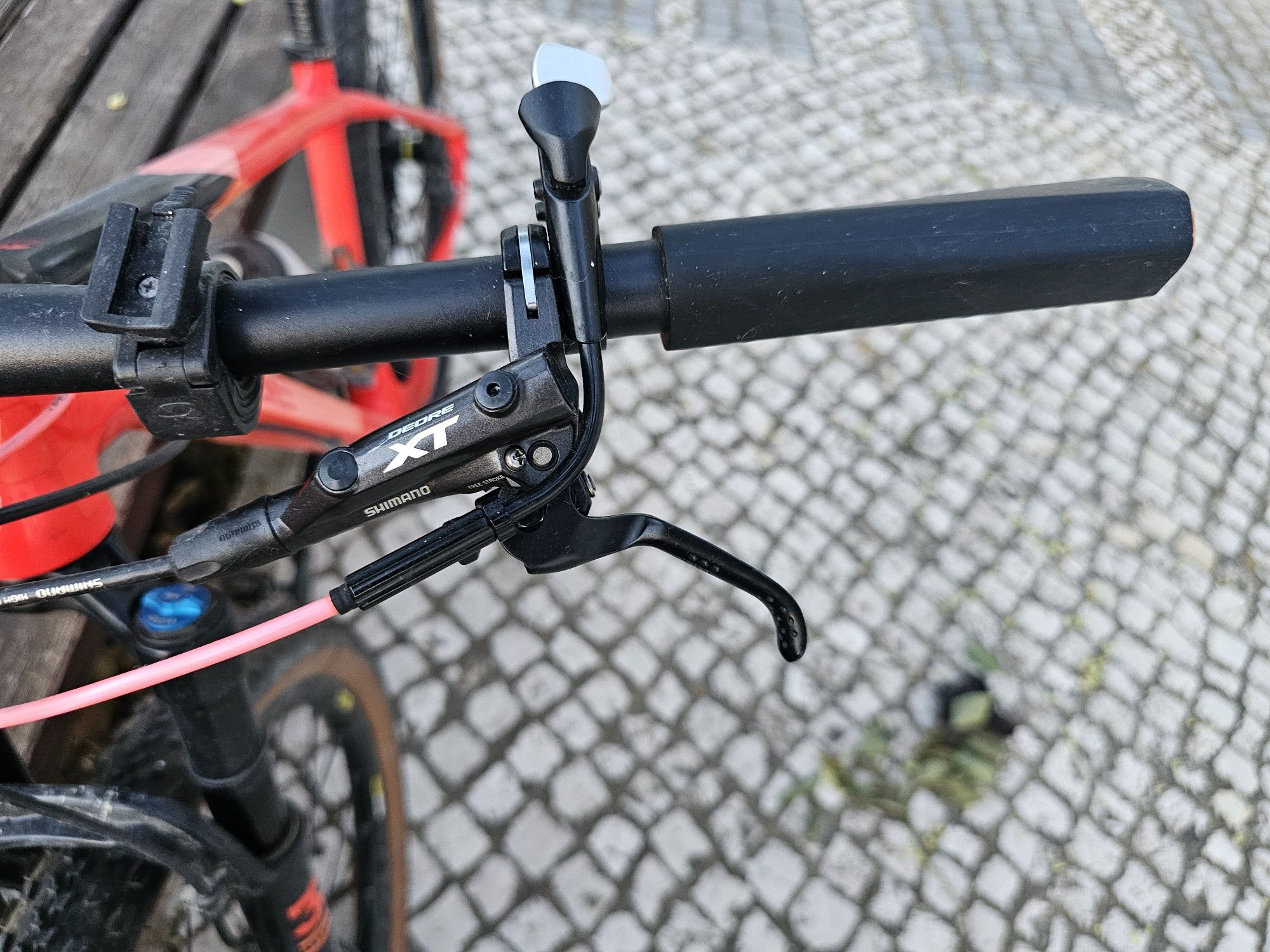 Bicicleta btt CUBE carbono em ótimo estado. Roda 29