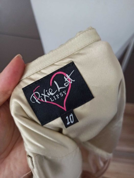 Beżowa sukienka princeska r. 36/38