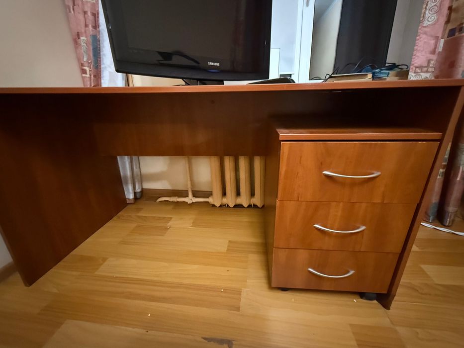 Житомир, Продається письмовий стіл з тумбою