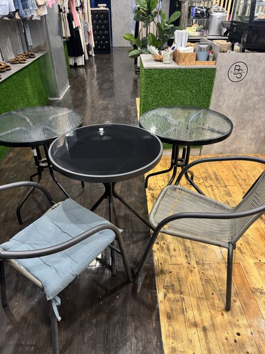 Столы и стулья для кафе