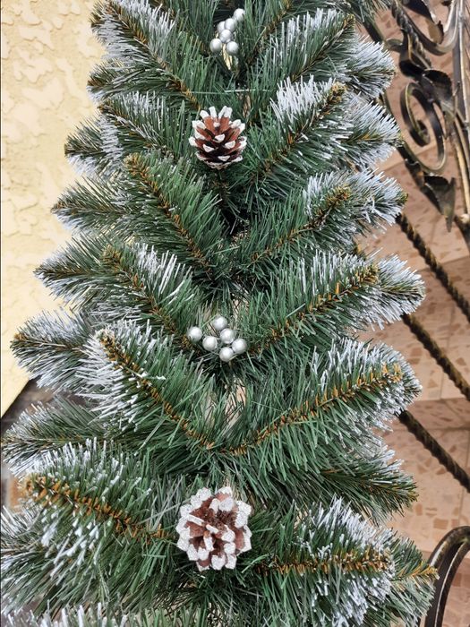 Хвойная гирлянда.  Ялинкова гірлянда