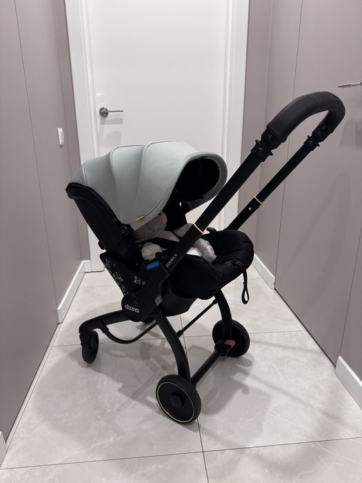 Автокрісло-коляска Doona X + База isofix