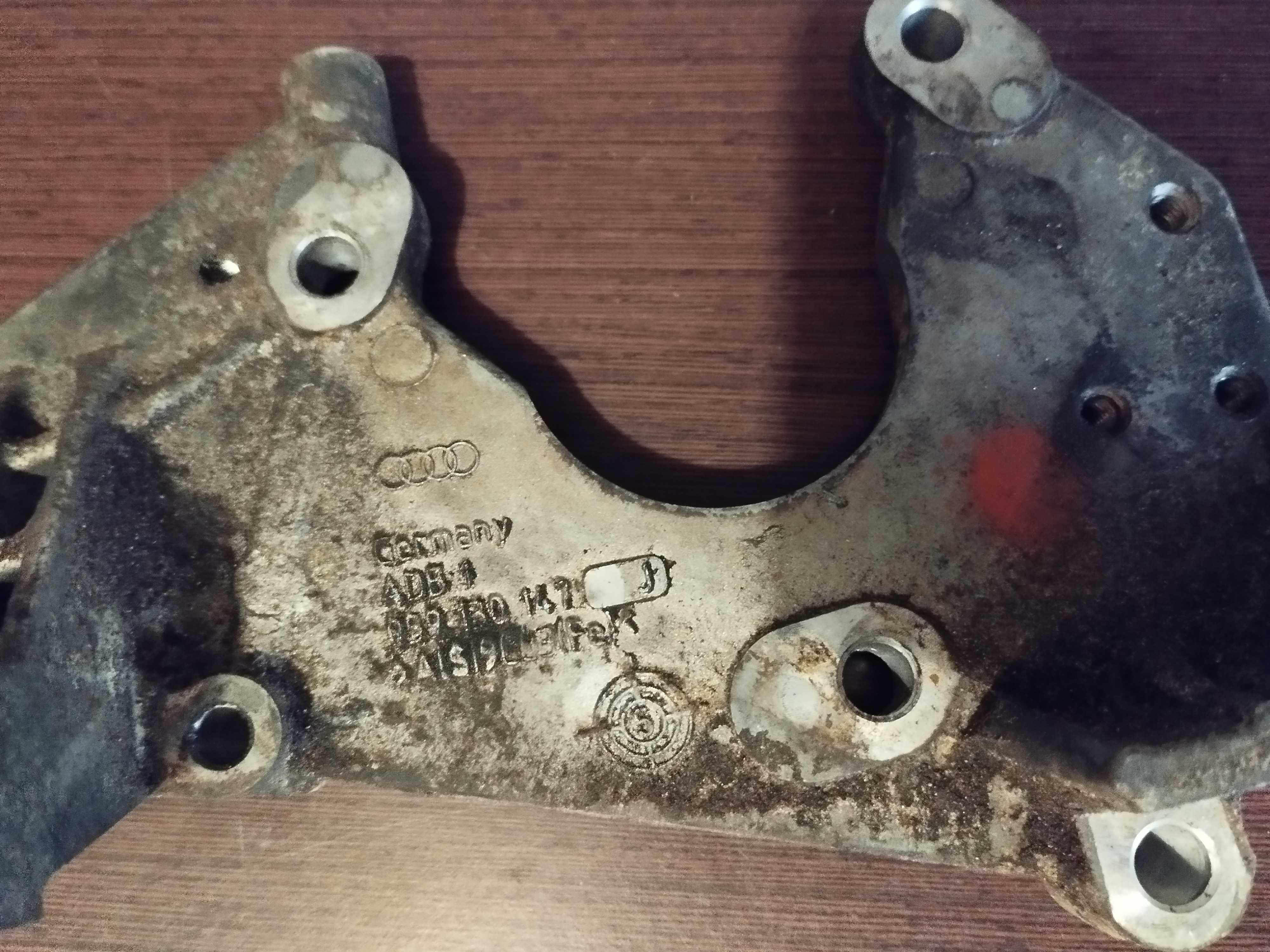 Mocowanie łapa pompy wtryskowej Audi A4 B7 A6 C6 4F A8 Q7 2.7 3.0 TDI