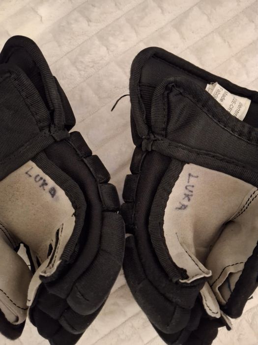 Sprzedam zestaw ochraniaczy hokejowych rozmiar 122-134