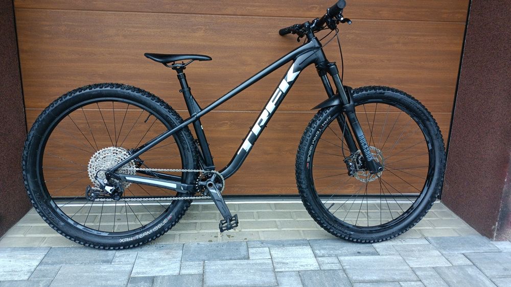Trek Roscoe 7 2024, rozmiar M/L. Hamulce Deore XT