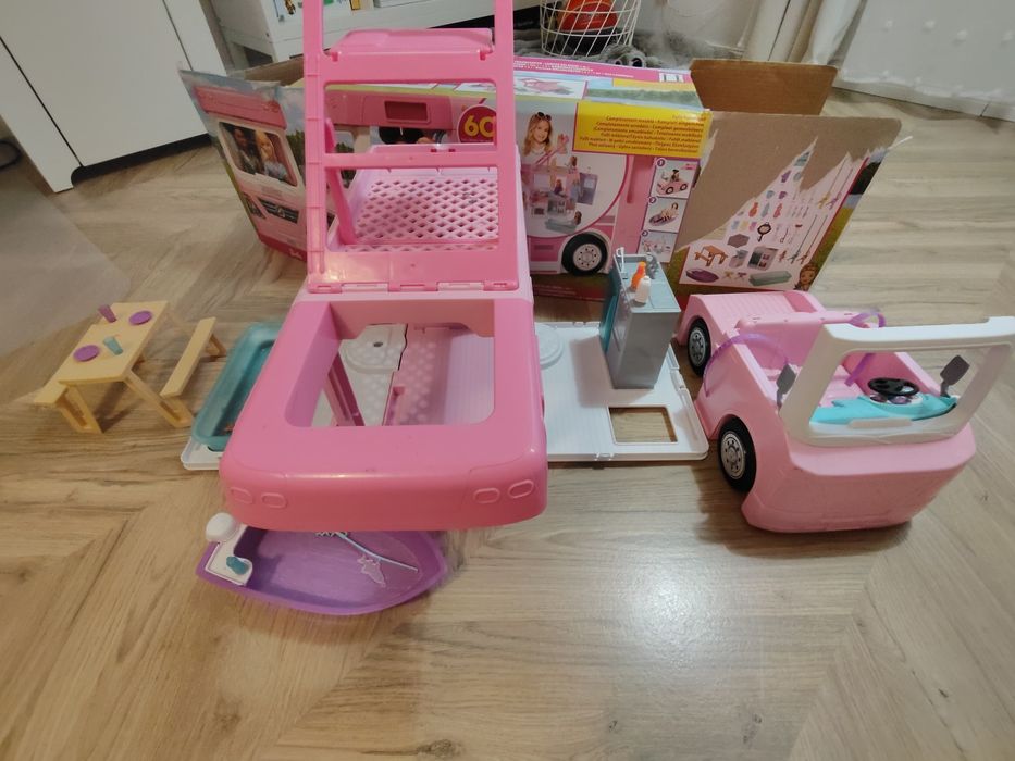 Camper Barbie pink