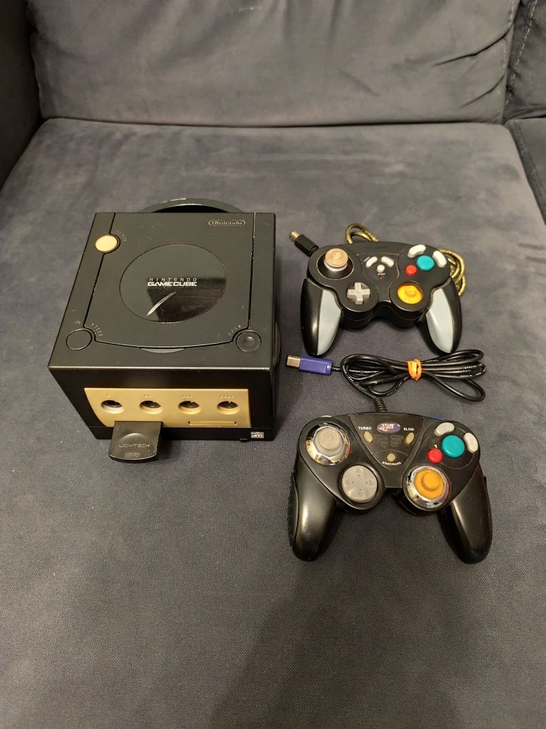 Nintendo GameCube com 2 comandos e cartão de memoria