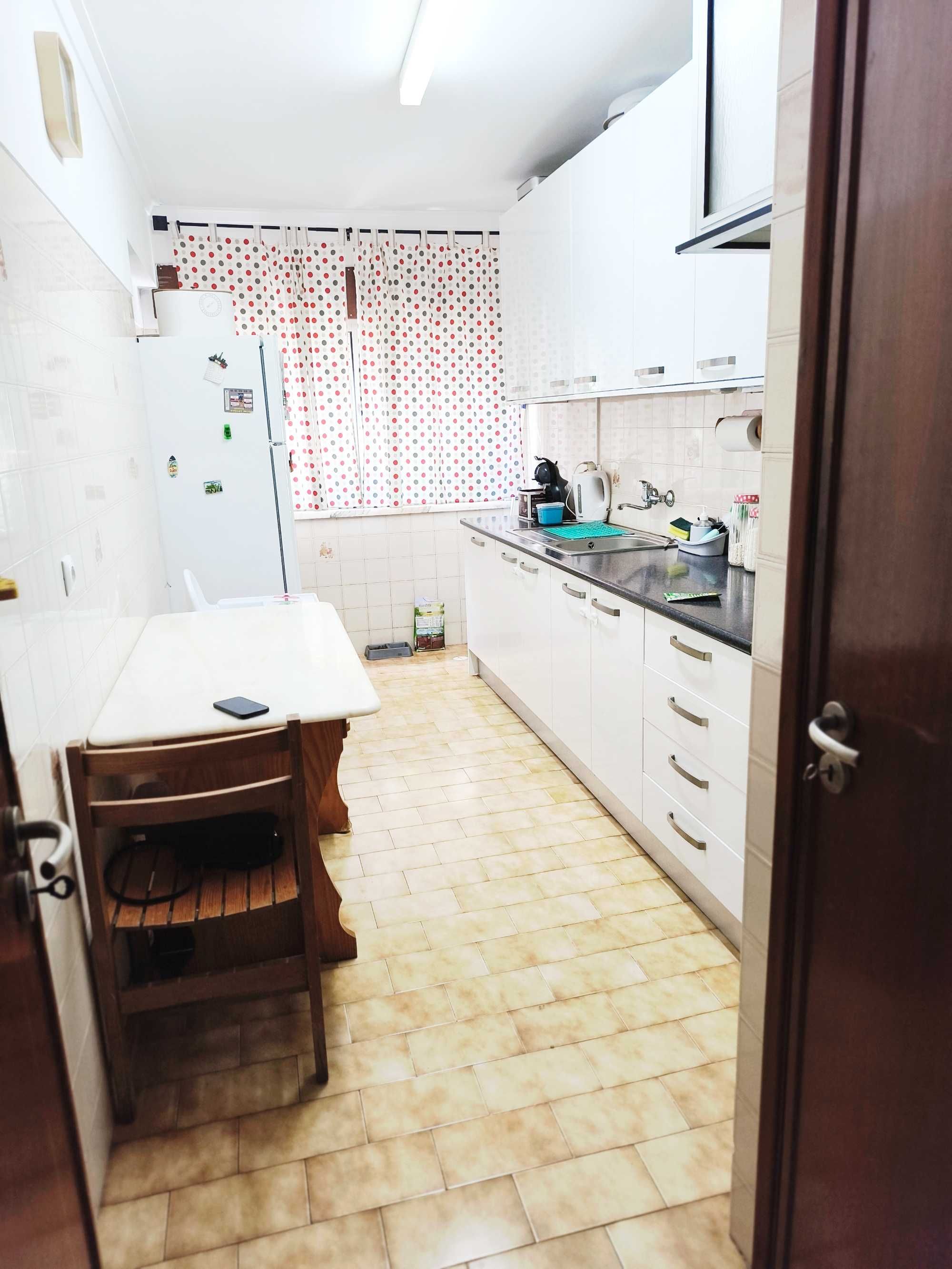 Apartamento T3 Agualva no bairro , Monte da Tapada remodelado.