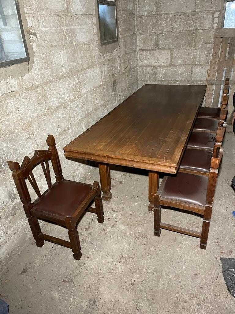 Stół drewniany i 12 krzeseł ze skóry