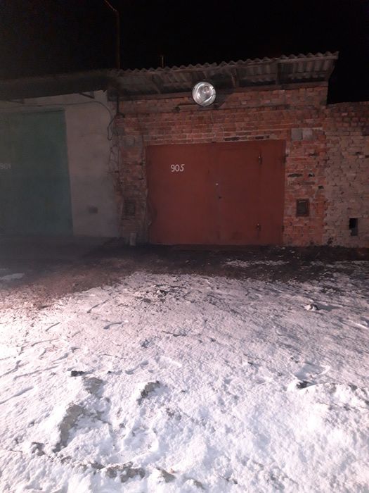 Гараж цегляний з підвалом